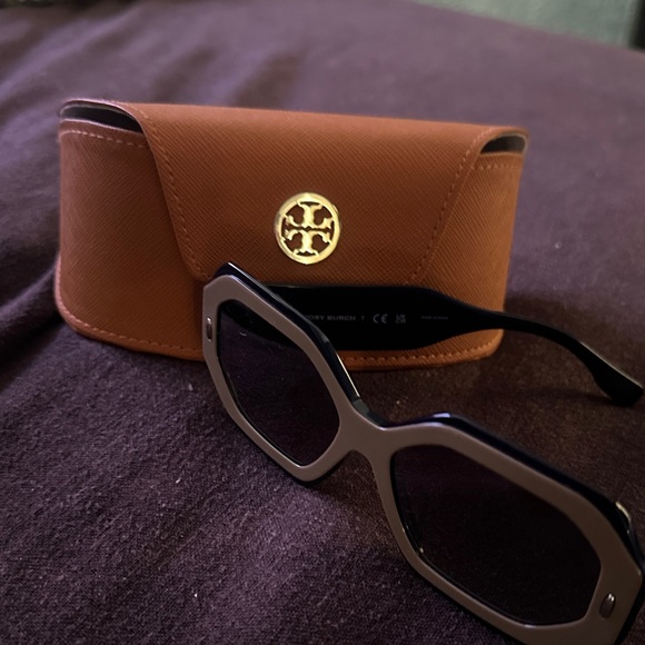 Tory Burch Accessories - Tory Burch Black Sunglasses with Brown Case